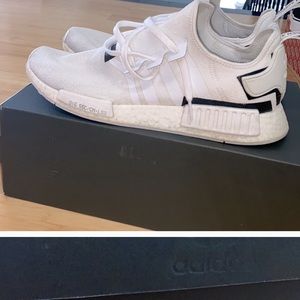 Adidas men’s shoe with box